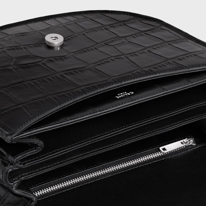 homens acessórios CELINE besace triomphe médio em pele de bezerro com relevo de crocodilo preto T204R2106