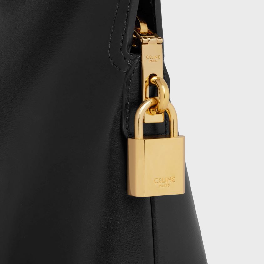homens acessórios CELINE bolsa de toalete lock em couro de bezerro brilhante preto T204R1486