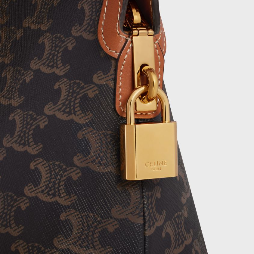 homens acessórios CELINE bolsa de toalete lock em lona triomphe e couro de bezerro bronzeado T204R1487