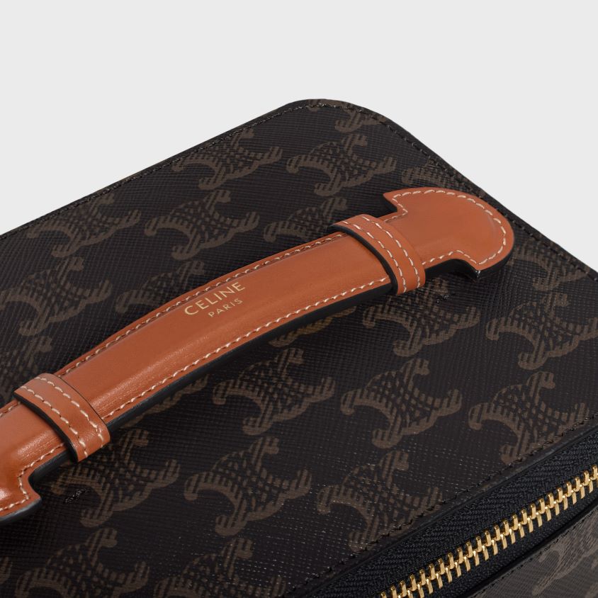 homens acessórios CELINE estojo de toalete pequeno com alça superior em lona triomphe e couro de bezerro bronzeado T204R1590