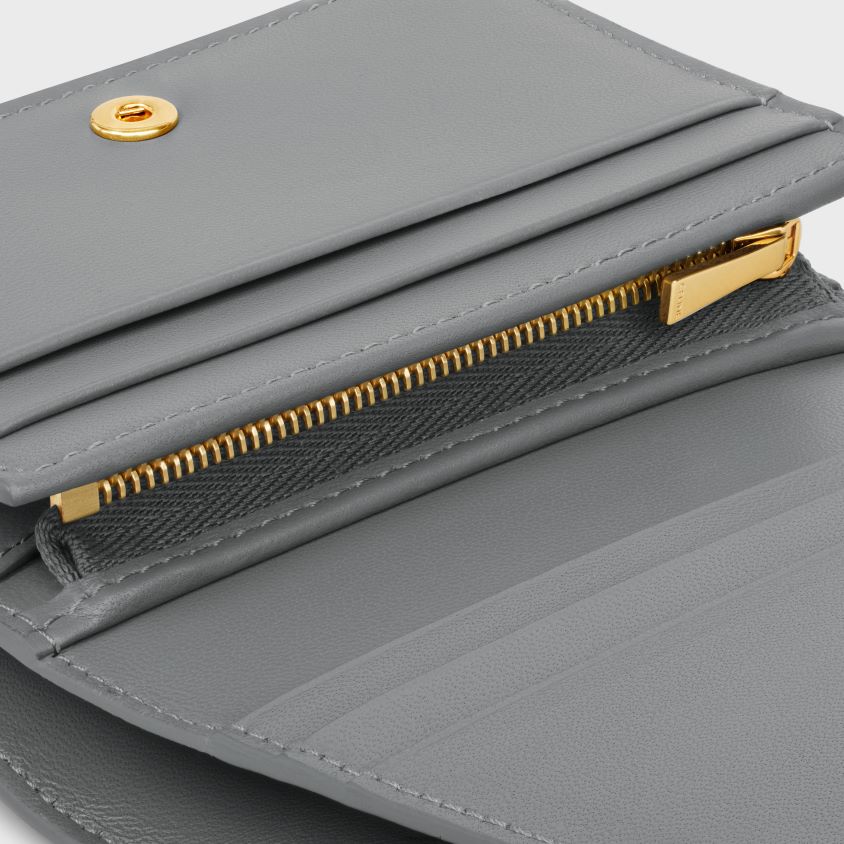 mulheres acessórios CELINE carteira compacta triomphe em couro de bezerro brilhante zinco T204R405